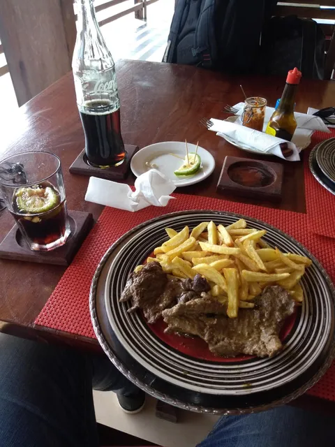 Meno Bakery, Rond point Deido