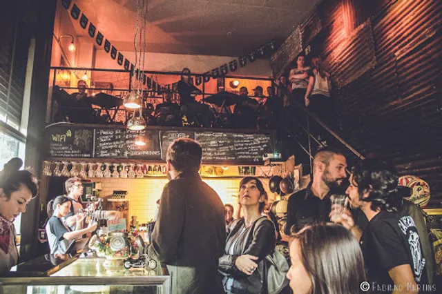 Queen's Park Bikes - Café e Bar