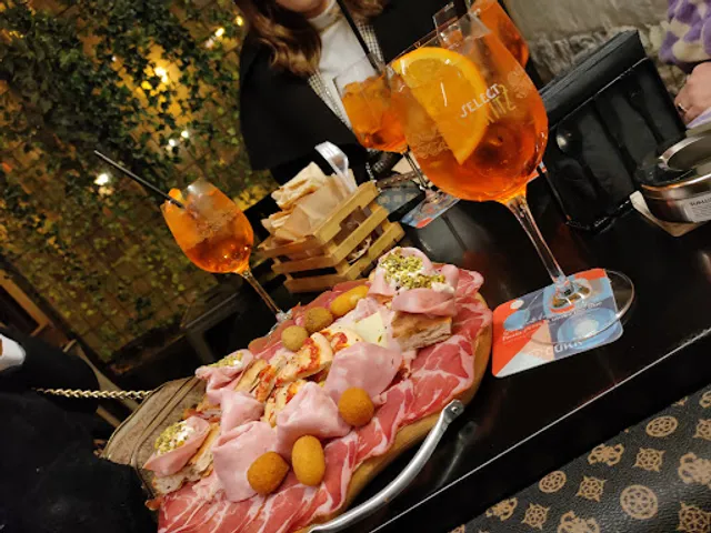 Cork Cocktail Bar & Food