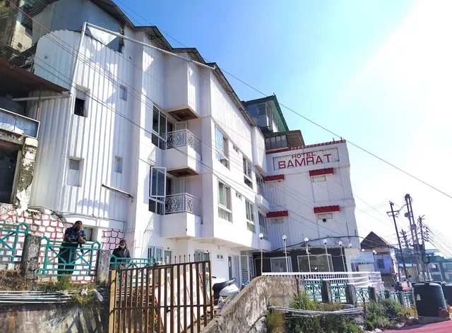 HOTEL SAMRAT - ON MALL ROAD