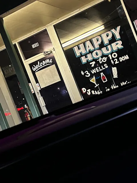 Mis Tragos Bar & Grill