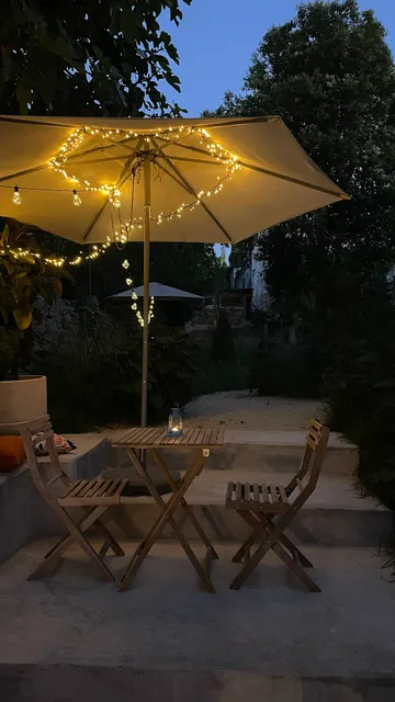 Plumas & Flores | Natural wines | Sushi | Garden