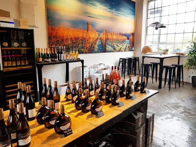 Vinothek Trockene Schmitts (Mainparkplatz P1)