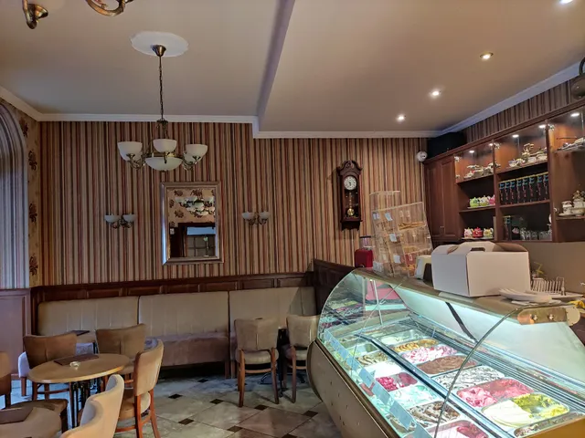 Aranytölcsér Cukrászda-Kávéház