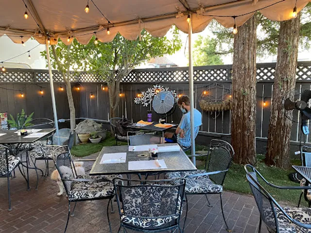 Toni's Courtyard Café