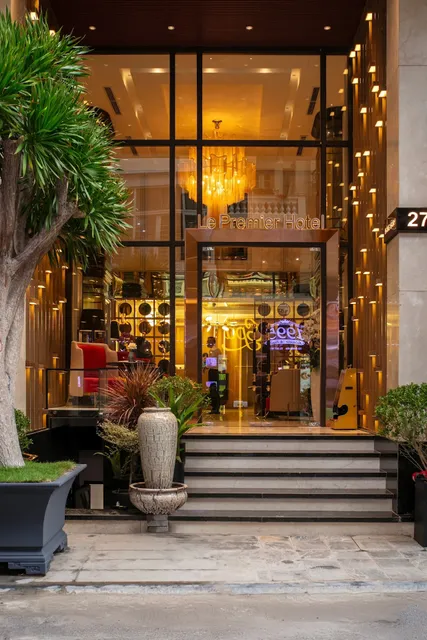 Le Premier Hotel & Rooftop Bar