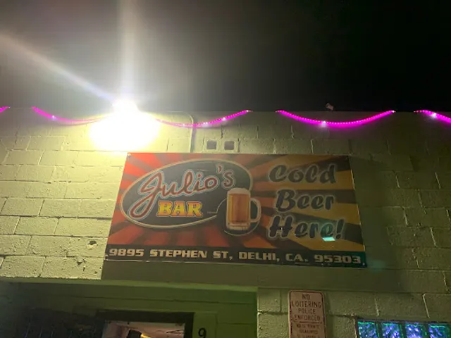 Julio’s Bar