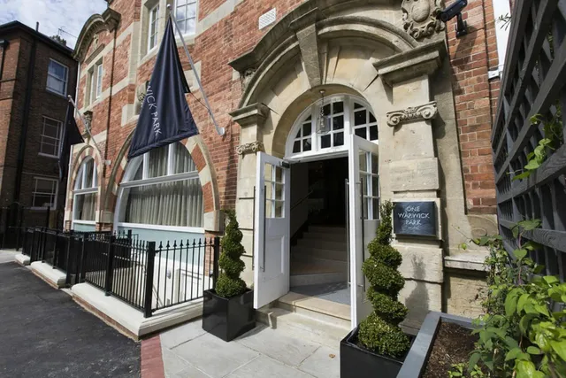 One Warwick Park Hotel
