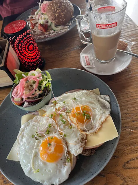 Break & Bite Restaurant