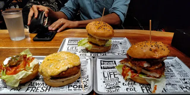 JIMIS BURGER ® - Vashi