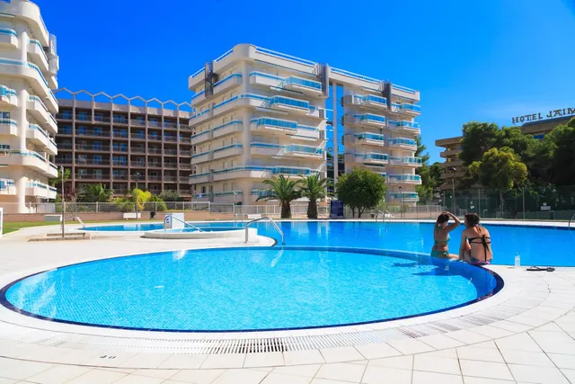 UHC Larimar Family Complex