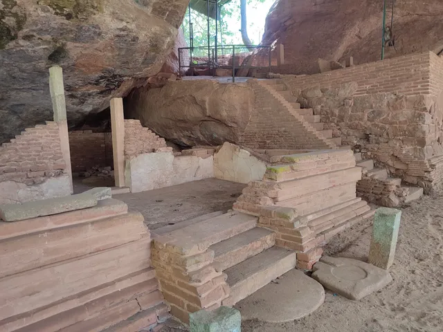 Dighapashana Cave (Sudassana Padhanagaraya)