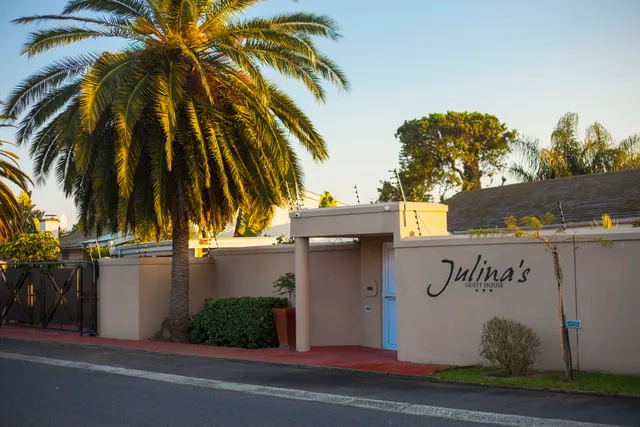 Julina's Guest House