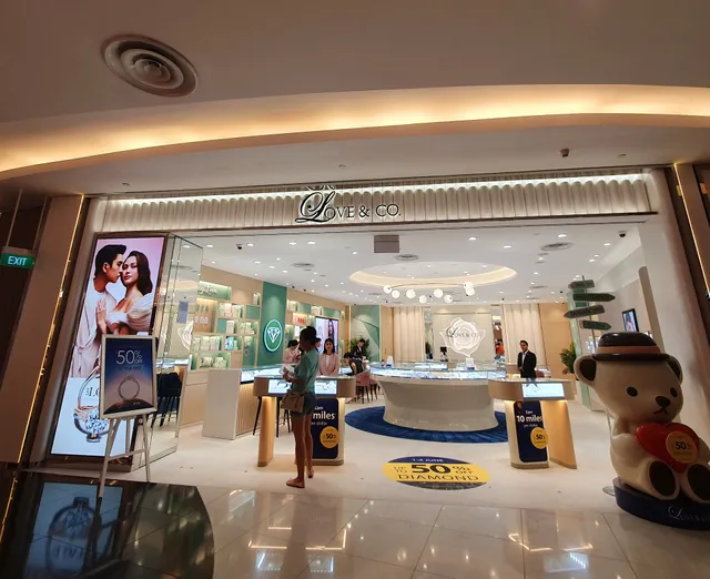 Love and Co. Vivo City - Engagement Diamond rings and Wedding Bands