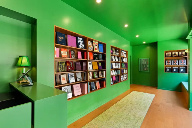 Now Instant Image Hall