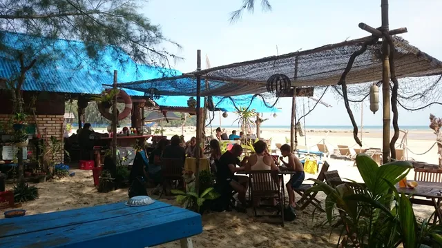 Don't Tell Mama Beach Cafe