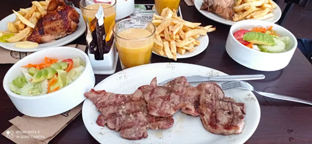 Tinajas Chiken & Grill