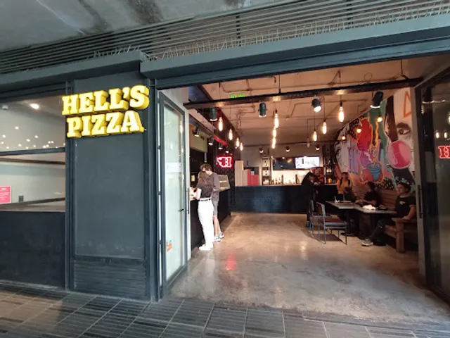Hell's Pizza Plaza Houssay