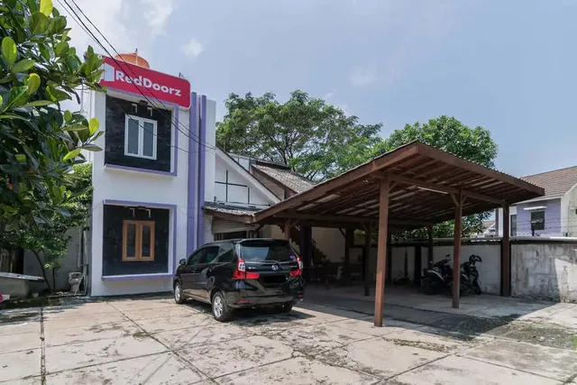 RedDoorz near Terminal Bubulak Bogor