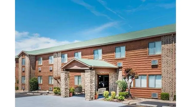 Super 8 by Wyndham Lebanon