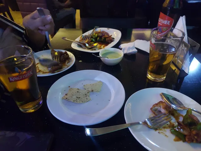 Somras Restaurant & Bar