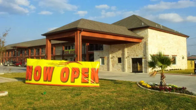 Pearsall Inn & suites