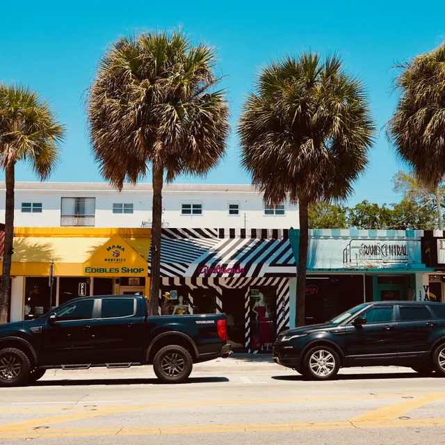 Girlfriends Boutique - Las Olas