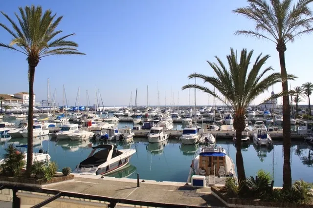 Marina Banús Apartments