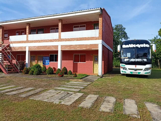 HOTEL CAMPESTRE CRISTALES cerca al mar