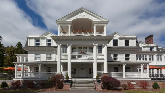 Mansion At Noble Lane