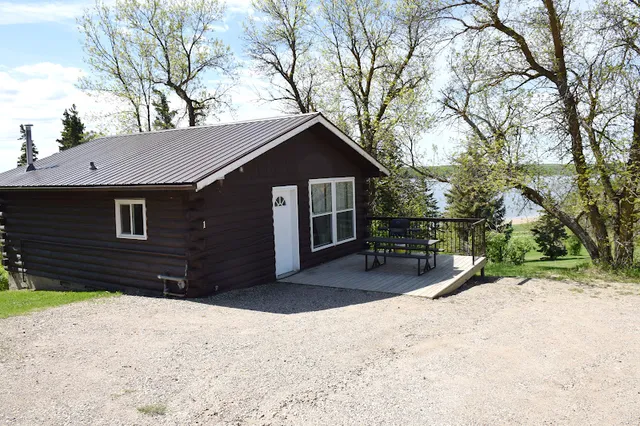 Kenosee Inn & Cabins