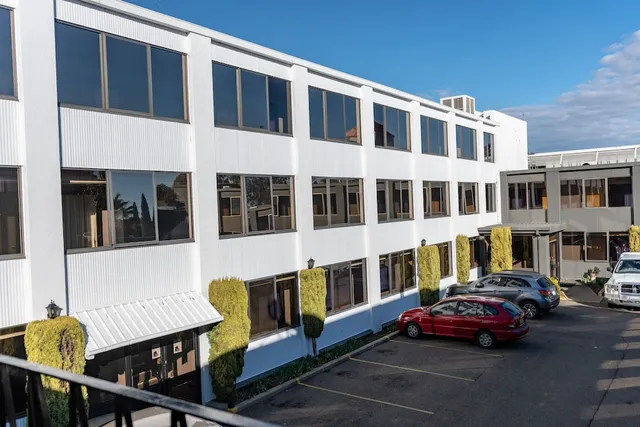 The Astor Hotel & Bar