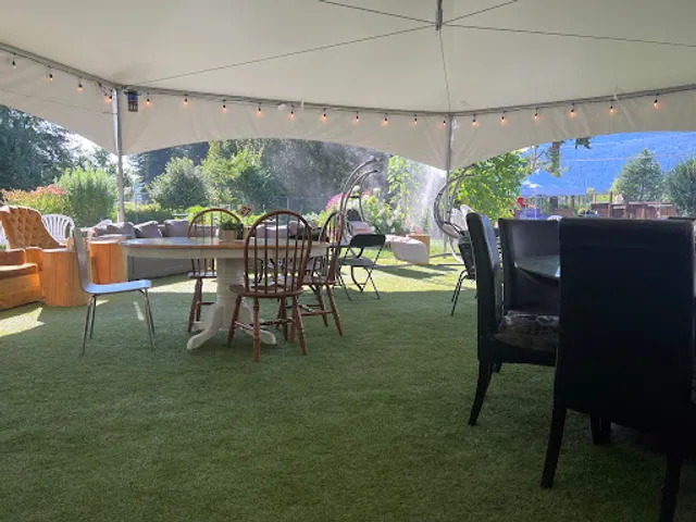 🔥 Be Teased – Badass Backyard Food Truck & Live Music Venue