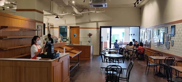 Mozzeria Deli and Pizzeria