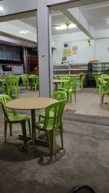 Mui Fang Bakery & Cafe 美芳