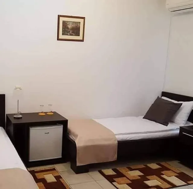 Vis A Vis Studio -cazare in regim hotelier in studiouri self catering cu baie proprie