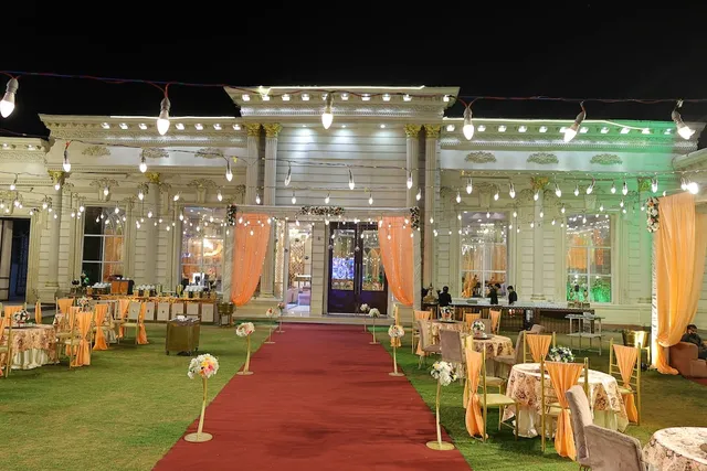 The Sandalwood By La Carnation