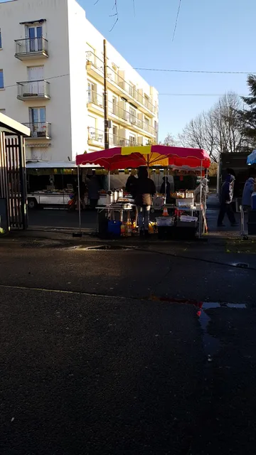Marché Sainte Therèse
