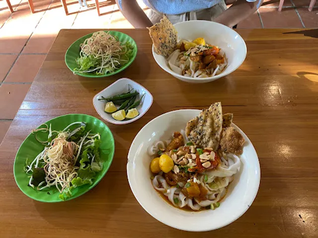 NGUOI SANH AN (mi quang)