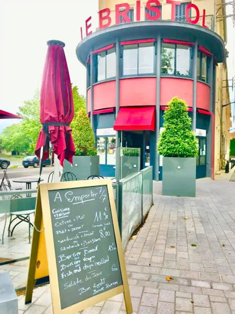 Le Bristol saquettebyfred