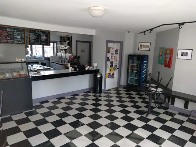 Izzy's Frozen Yogurt & Ice Cream