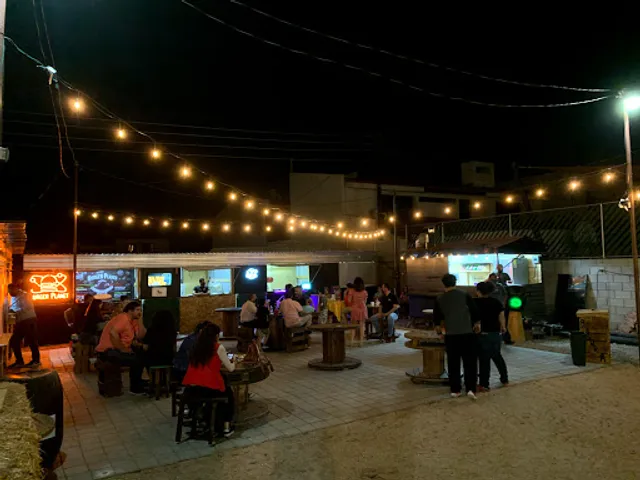 Los Pinos Food Park