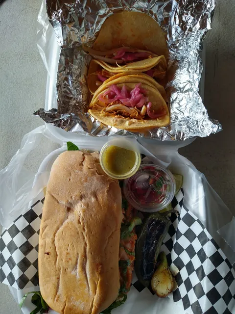 Monster Burritos Salvador del Mundo