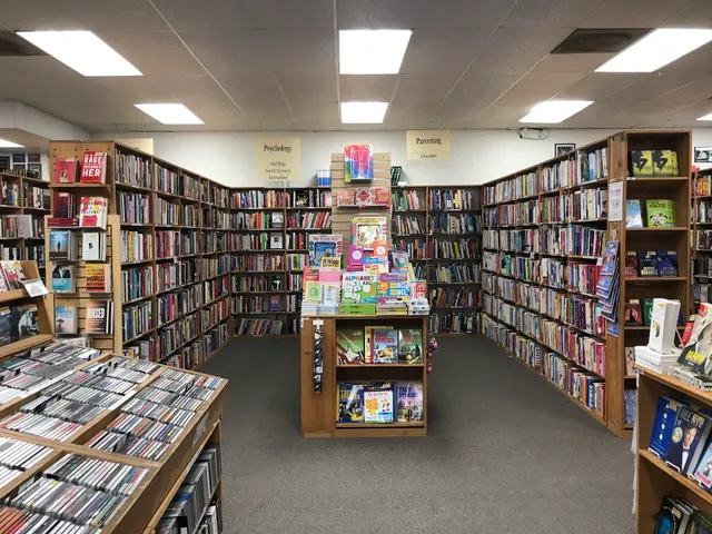 Highland Square Shopping Center