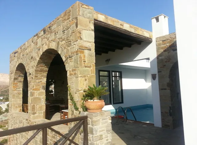 SYROU LOTOS Studios & Apartments