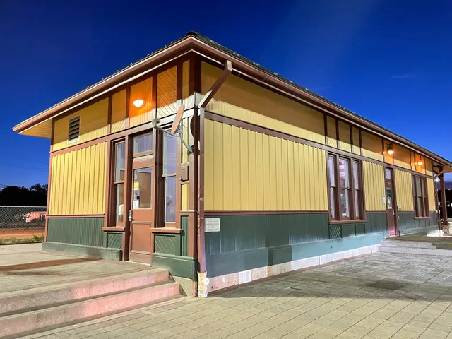 Aurora Go Station Platform 2