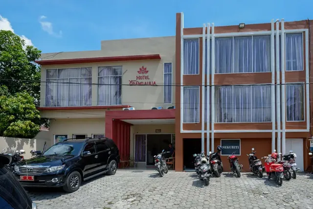 RedDoorz @ Hotel Grand Aulia Majene