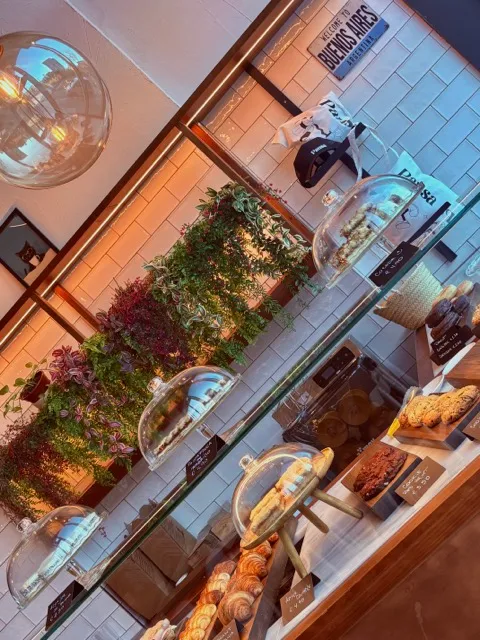 Pausa by Mezza Morris