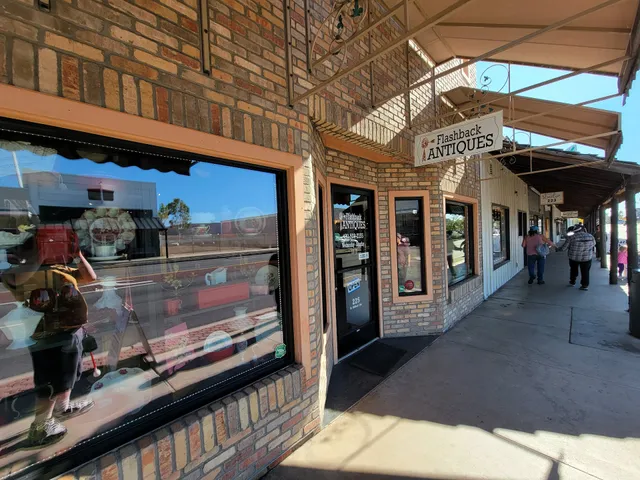 FLASHBACK ANTIQUES