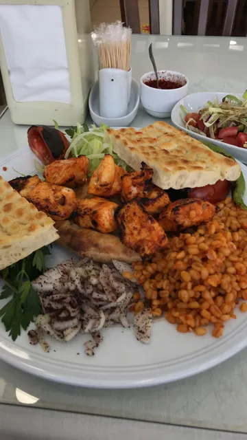 Şiş Kebap Döner Lahmacun Pide Salonu